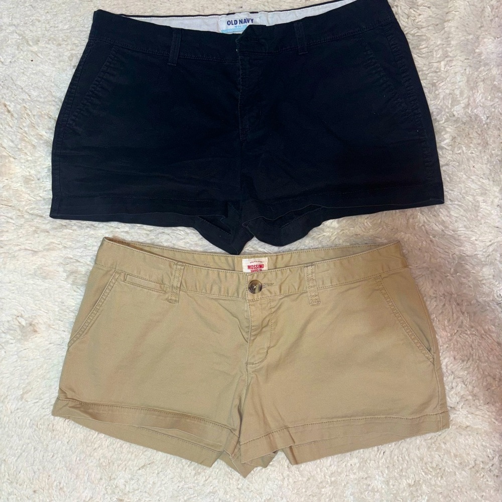 2 pairs women’s shorts
